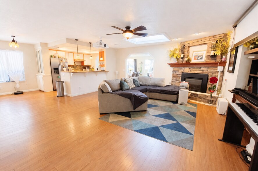 Building Photo - 13099 Meteor Dr