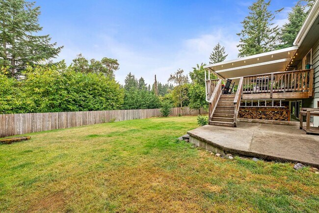 Building Photo - Spacious 4 Bed Lakewood Home w/ 2 Kitchens...