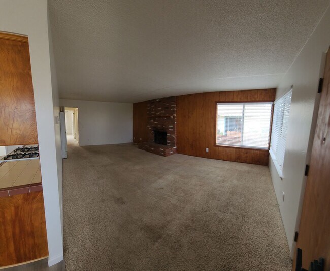 Building Photo - 550 Piney Way