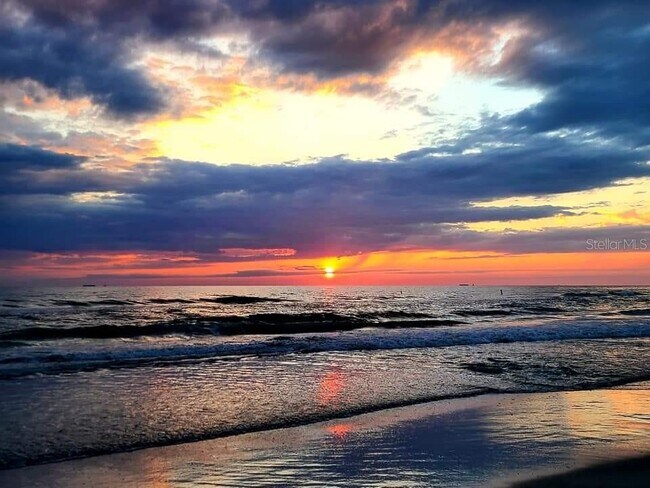 Building Photo - 6326 7th Ave W