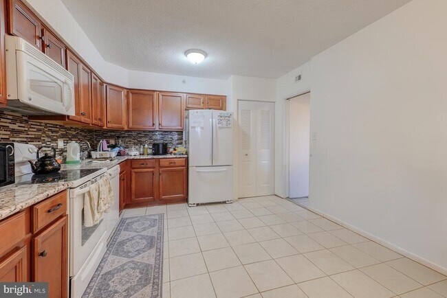 Building Photo - 3713 S George Mason Dr