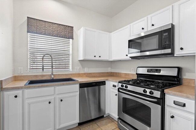Building Photo - 9735 Coyote Creek Dr