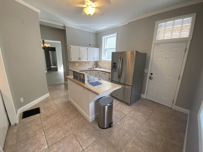 Building Photo - 6 Bed/2.5 Bath Mins. From UC $775/pp ($4,6...