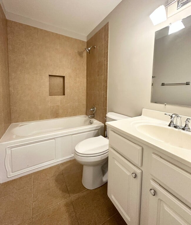 Building Photo - 76 Trottingham Ct