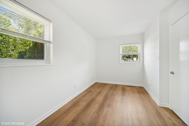 Building Photo - 528 Poplar Dr
