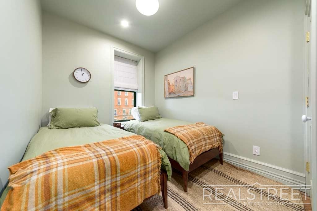 Building Photo - Luxury 4-Bed, 3.5-Bath Duplex with Private...