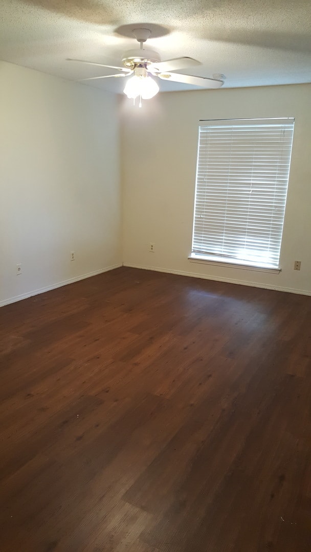 Building Photo - 1/2 OFF FIRST MONTHS RENT! Nice Town-home in Canyon 3 Bedrooms, 2 Bathrooms, 1 Car Garage, Ready ...