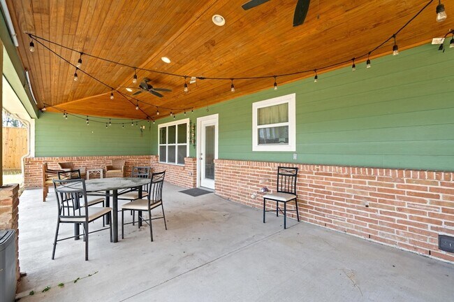 Building Photo - 1526 Adkins Rd