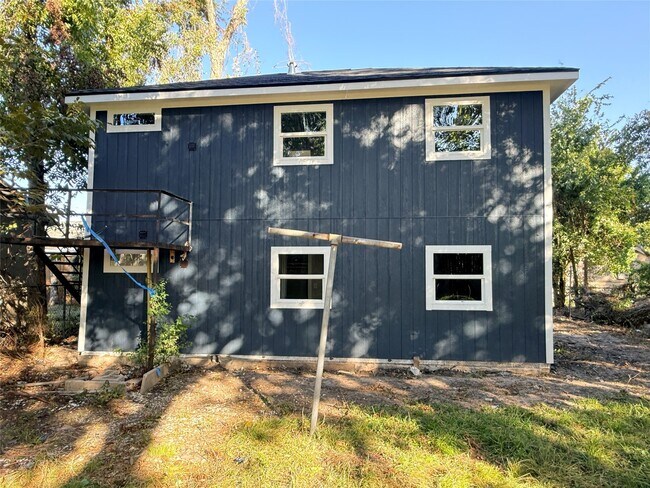 Building Photo - 2209 Gano St