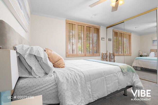 Building Photo - Gorgeous GUARD GATED Westlake Island 3+3 h...