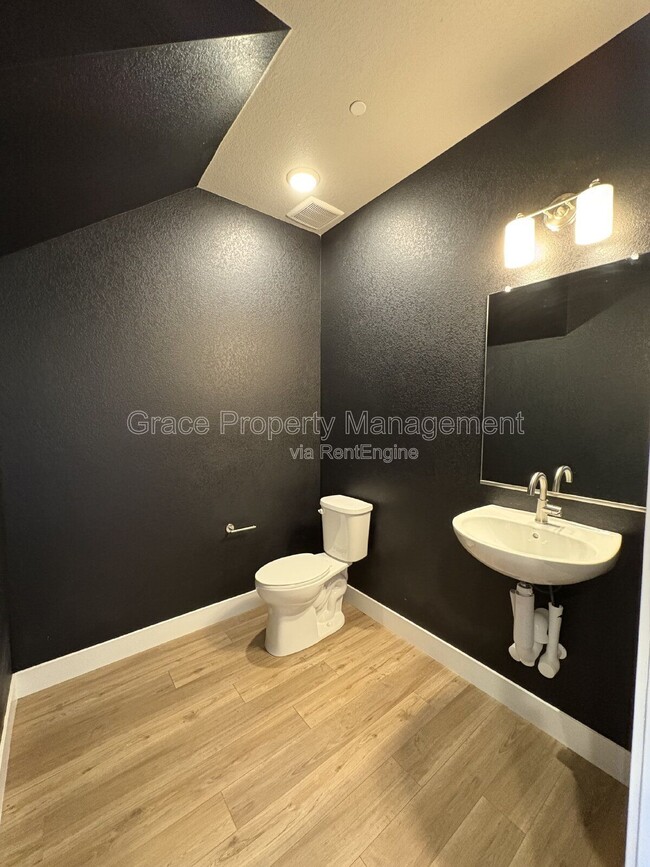 Building Photo - 1585 W 68th Ave