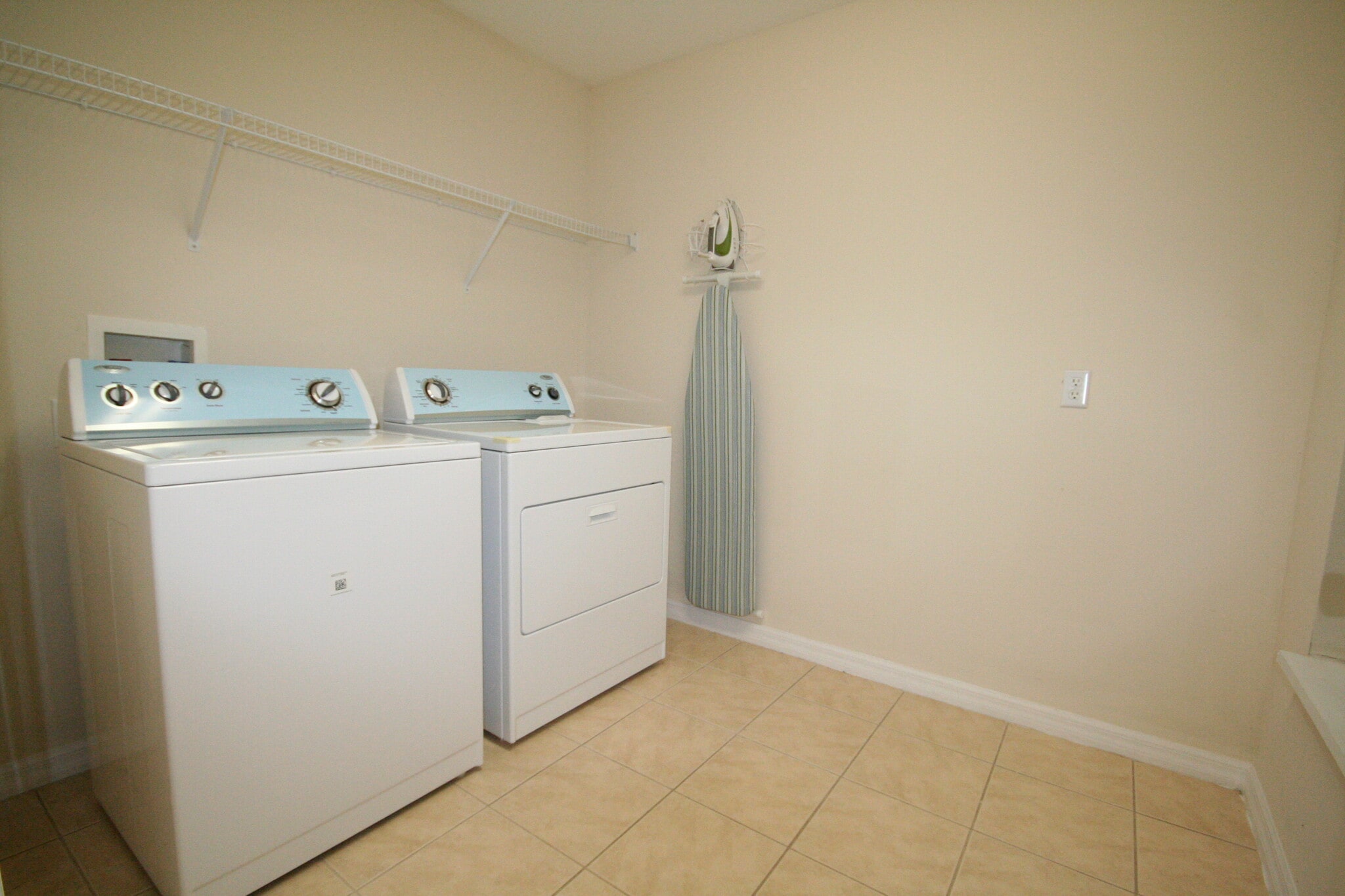 Building Photo - 2609 Emerald Lake Ct