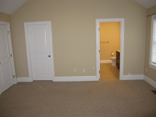 Building Photo - 15 Hialeah Ln