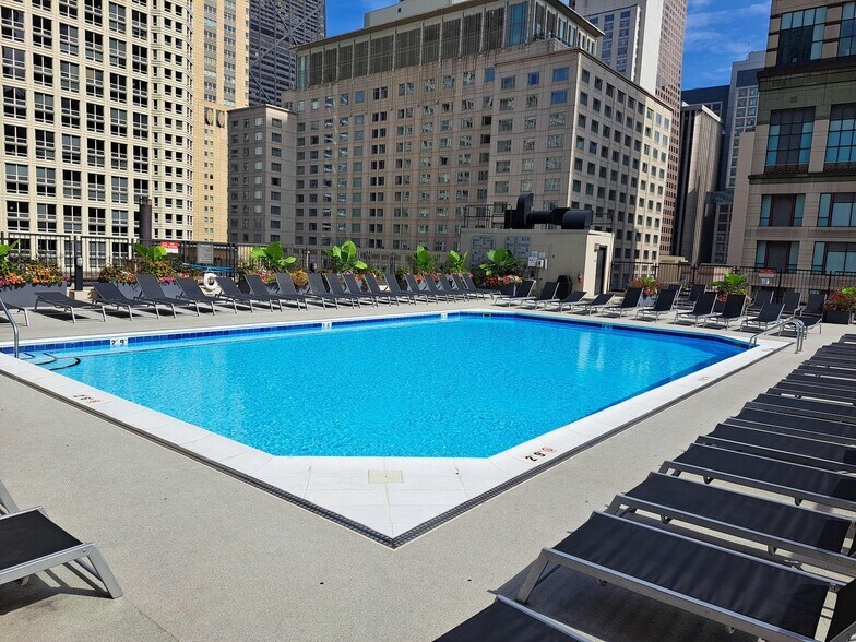 Building Photo - 30 E Huron St