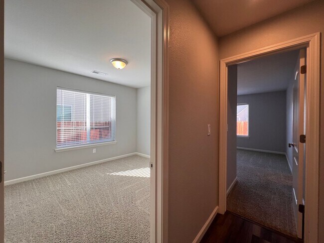Building Photo - 4 Bedroom 2 Bathroom Fallon Home
