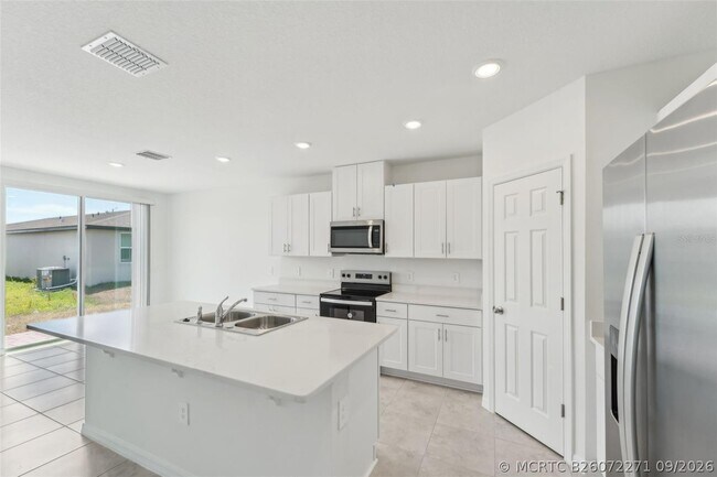 Building Photo - 3824 Giorgio Dr