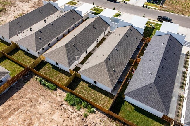Building Photo - 1322 Beverly Ave
