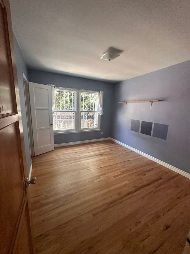 Building Photo - 2152 Rexford Dr