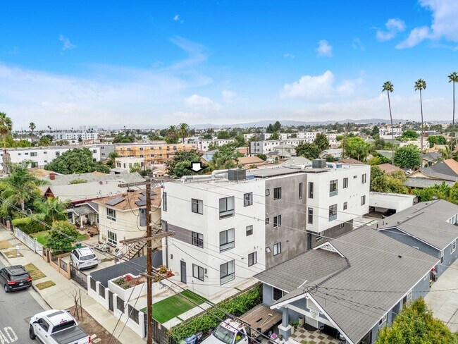 Building Photo - 1543 W. 37th Pl Los Angeles, CA 90018