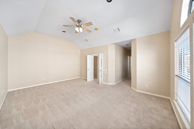 Building Photo - 2406 Calumet St