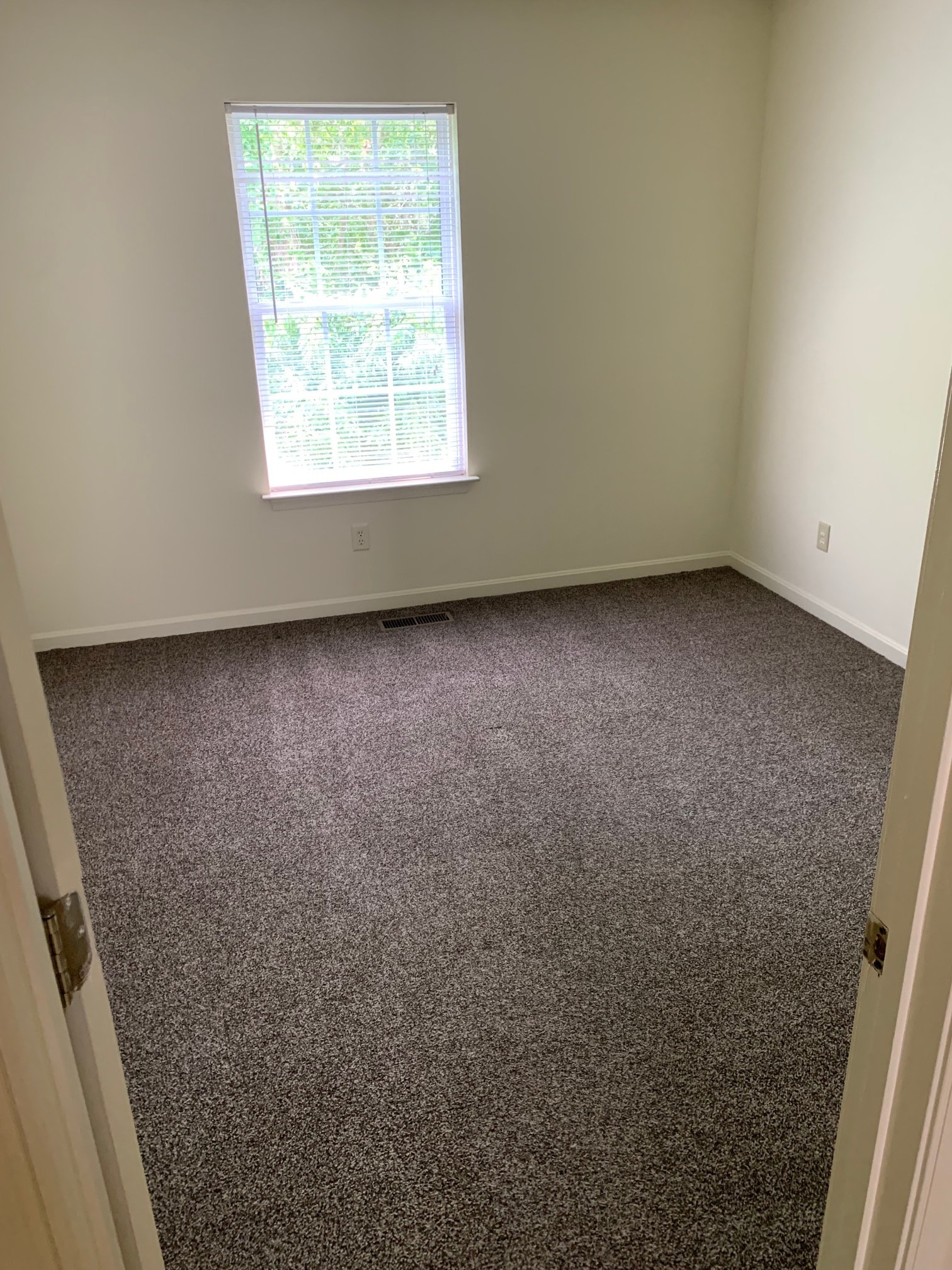 Building Photo - 319 Cedar Xing