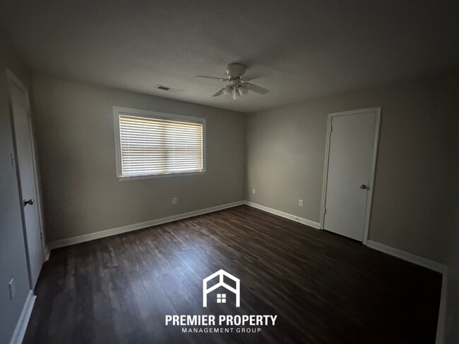 Building Photo - 2714 Gerald Ford Dr W