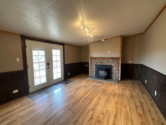 Building Photo - 3 Bedroom 2 Bathroom Double-Wide for Rent in Bloomfield