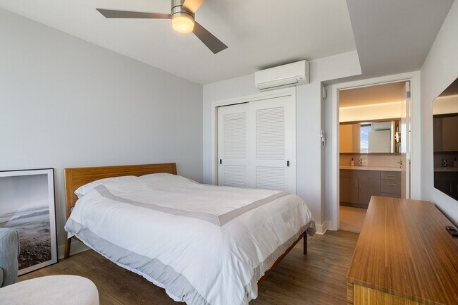Building Photo - Fully Furnished 2 Bed / 2 Bath Condo with ...