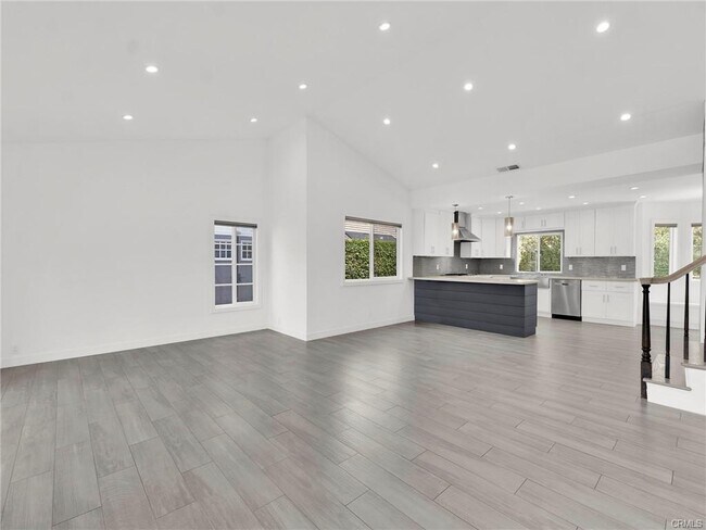 Building Photo - 10900 Meseta Dr