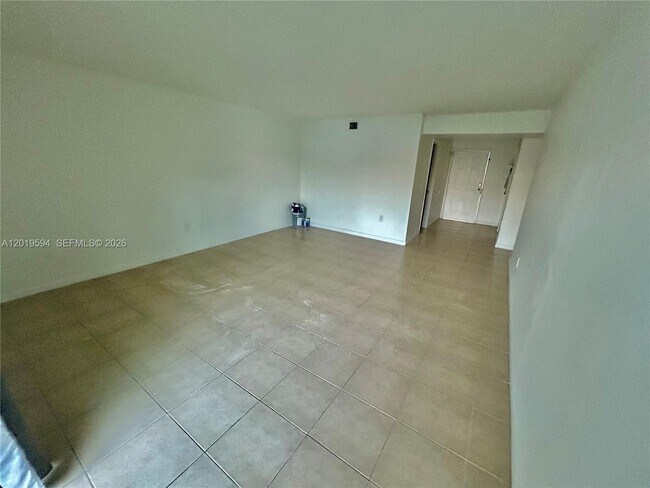 Building Photo - 9375 Fontainebleau Blvd
