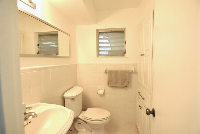 Building Photo - 3519 Latma Dr