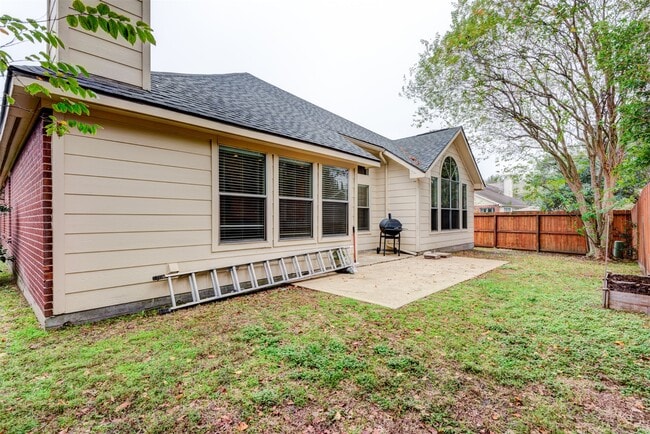 Building Photo - 9022 Westwillow Dr
