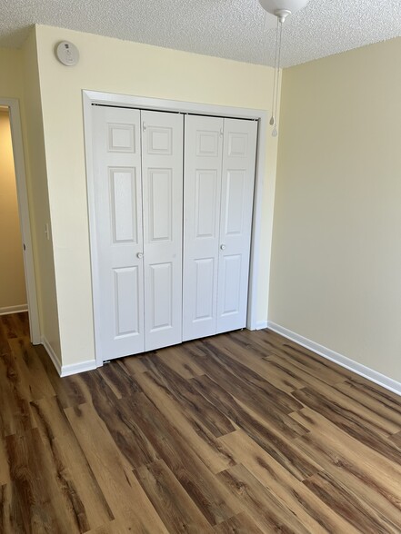 Building Photo - 515 Basswood Ave