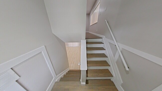 Building Photo - "3-Bed Sterling Heights Home with Granite Kitchen & Finished Basement!"