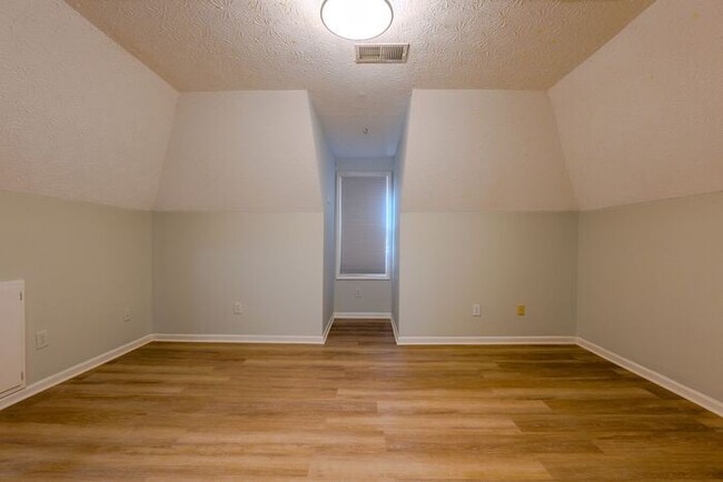 Building Photo - 3890 Cherry Ridge Walk