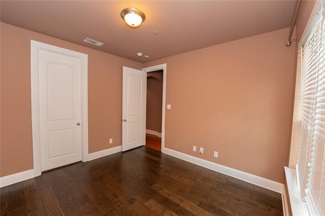 Building Photo - 675 Senda