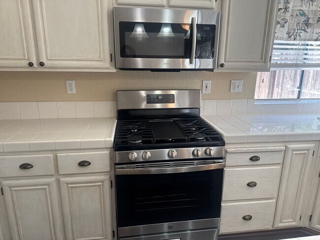Building Photo - 961 Celestine Cir