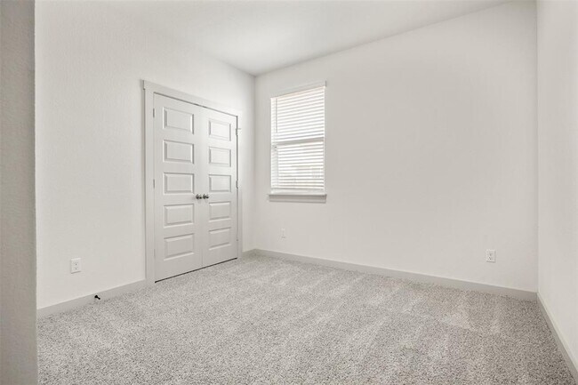Building Photo - 115 Big Cypress Byu Rd