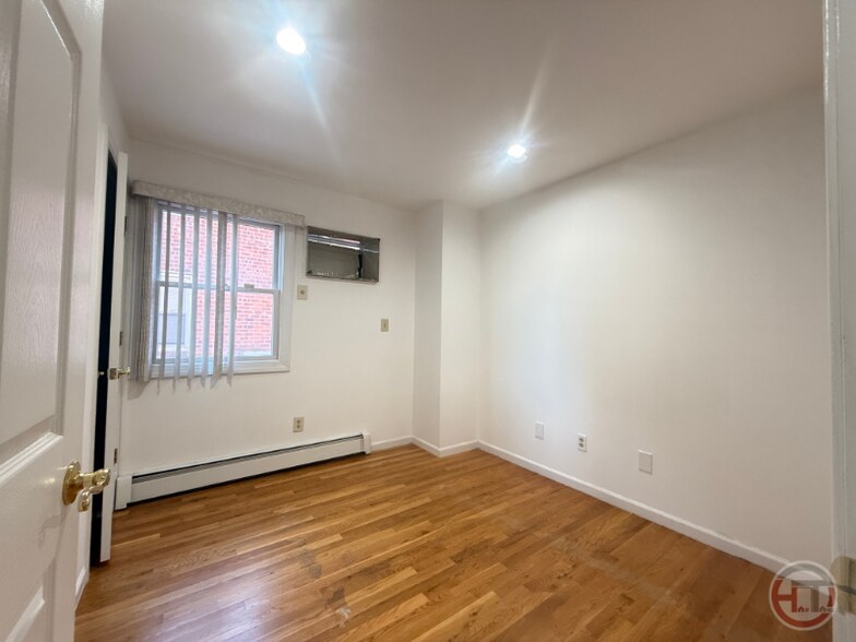 Building Photo - 15-25 Utopia Pkwy