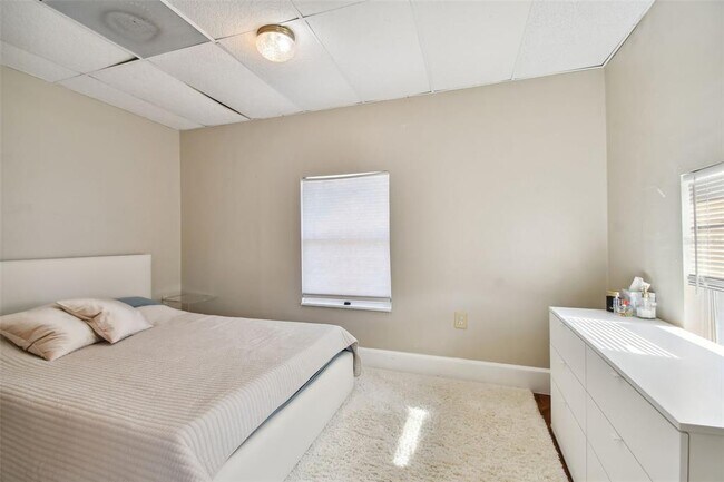 Building Photo - 2445 2nd Ave N