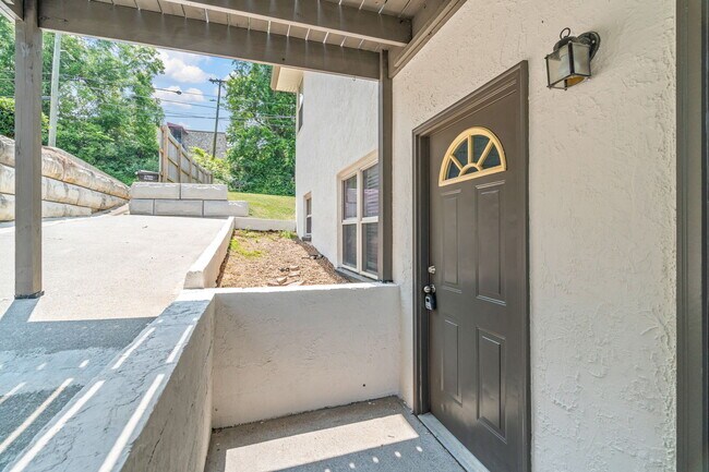 Building Photo - 2751 Jersey Ave