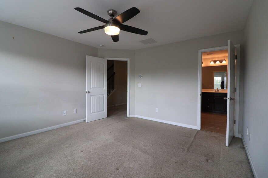 Building Photo - 7150 Post Rd