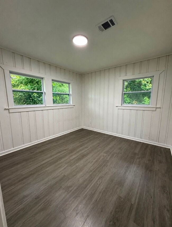 Building Photo - For Rent- 3 Bedrooms, 2 bath