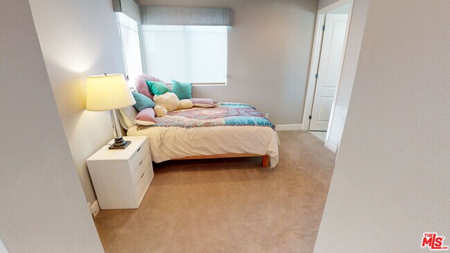 Building Photo - 12860 S Seaglass Cir