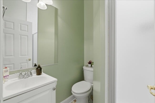 Building Photo - Welcome to this beautifully maintained 4-bedroom, 3.5-bath townhome in the heart of Lorton