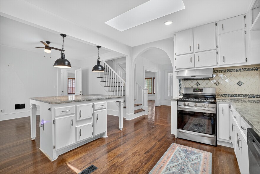 Building Photo - 1448 N Highland Ave NE