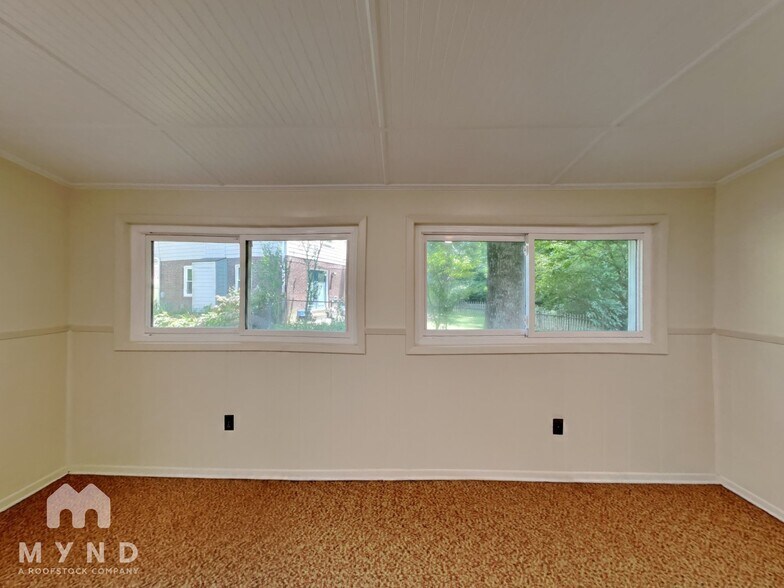 Building Photo - 1645 Brantford Dr