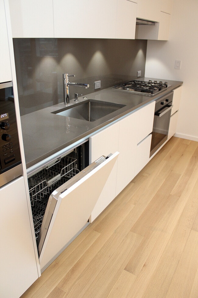Building Photo - Unrivaled Cosmopolitan Condo w/Breathtaking City & River Views