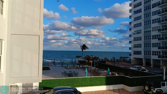 Building Photo - 3750 Galt Ocean Dr