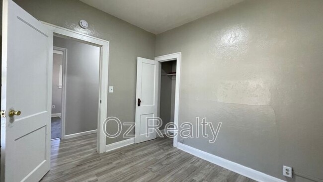 Building Photo - 3430 Maple St